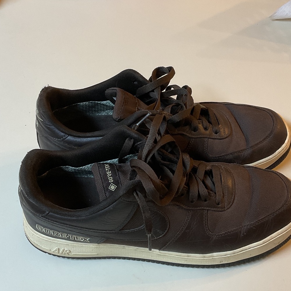 Nike Men’s Black Low-Top Gore-Tex Sneakers